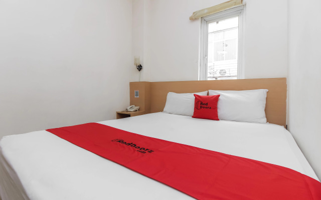 RedDoorz Plus near Galaxy Bekasi