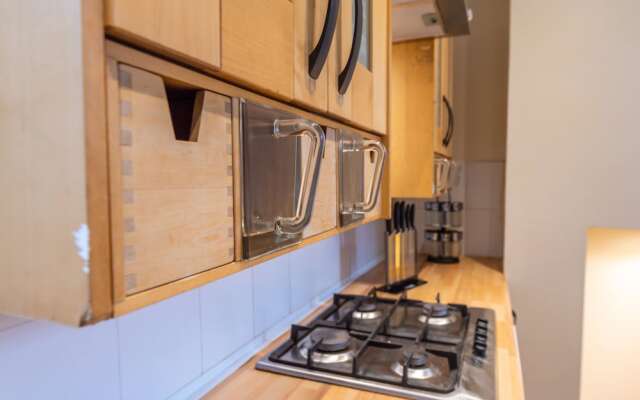 Captivating 5-bed House in Liverpool With Parking