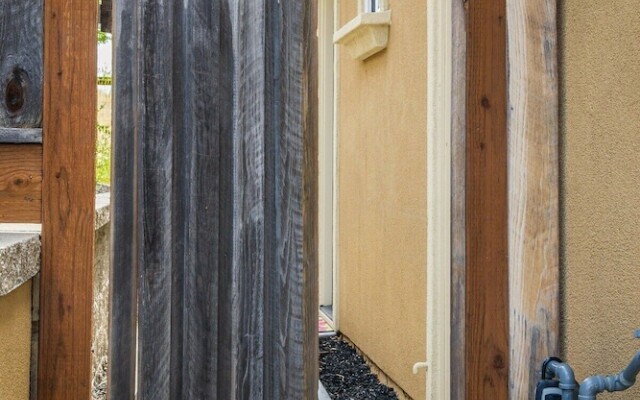 Cozy, Updated In-law