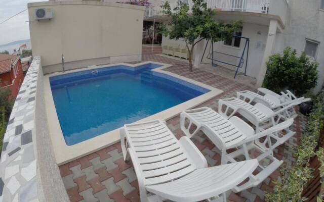 Modern Apartment in Okrug Gornji With Swimming Pool