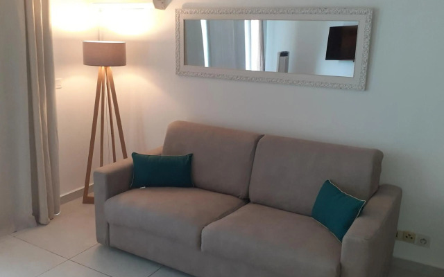 Grand Studio « Blue Sunset » mer, plage, piscine.