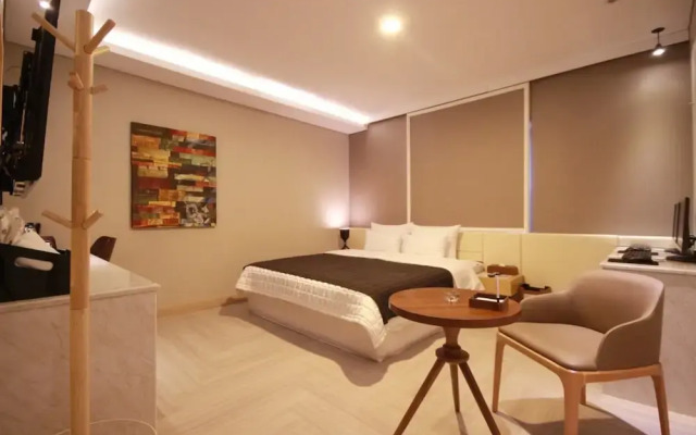 Busan Deokcheon Den Basta Hotel