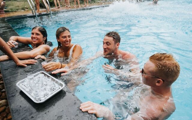 Cococha Hostel  Pool Club Adult Only