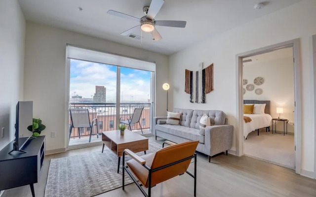 FRONTDESK Main & Clay Apts Butcḣertown Louisville