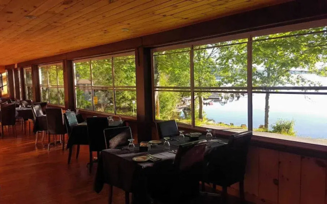 Oakview Lodge & Marina