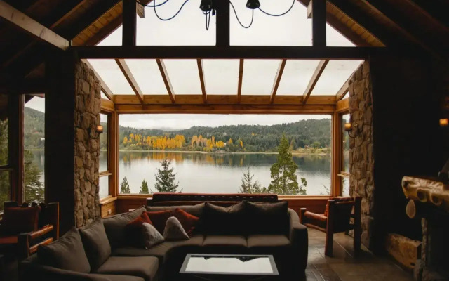 Peninsula Petit Hotel