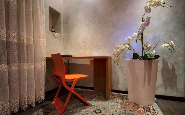 Home Holiday Magenta