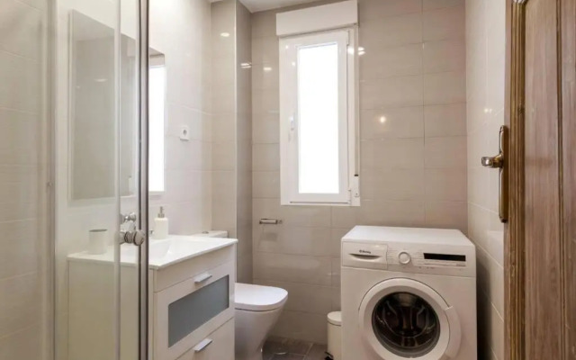 Sensacional Apartamento Junto a Palacio Real by Batuecas