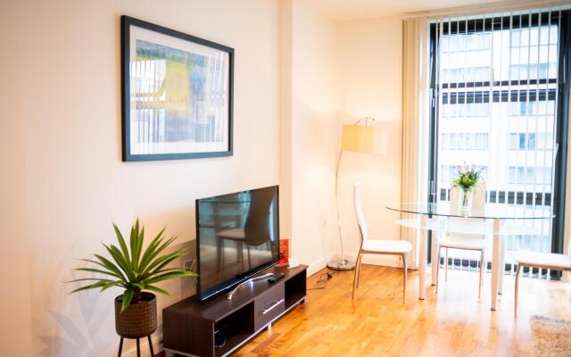 One Bed Apartment in South Quay, Canary Wharf