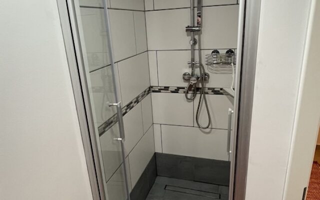 Cozy Furnished Basement Apartment