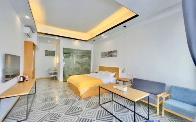 Guyue Heyuan Lake View Resort
