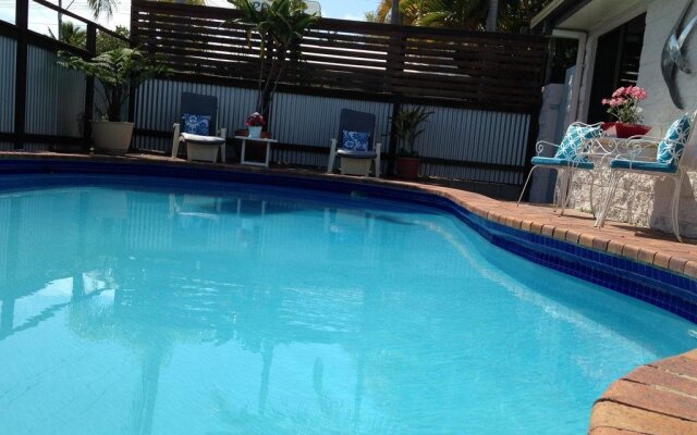 Boyne Island Motel and Villas