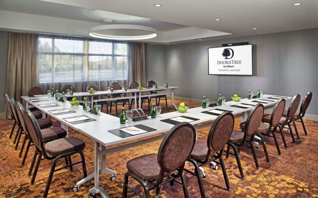 DoubleTree by Hilton Toronto Airport