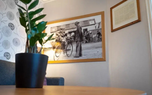 Björkbackens Karaktärshotellet - Stugby