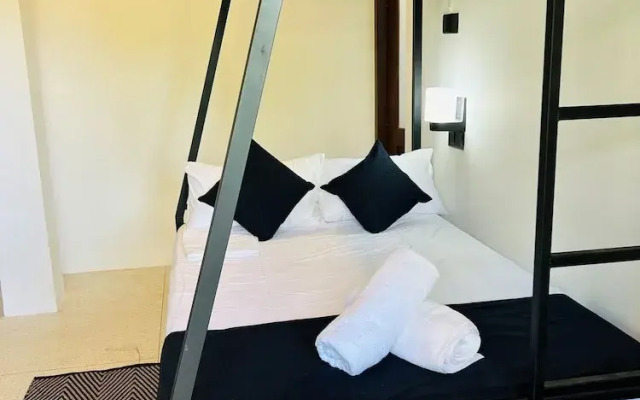 Mich's Surf Villa & Hostel