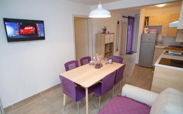 Apartman Matej with pool Povljana