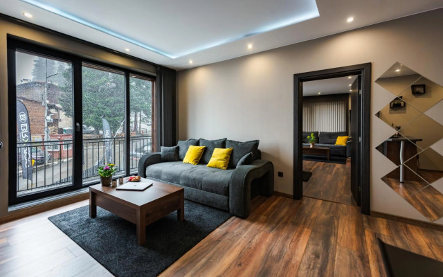 The White Horse Apartment 1