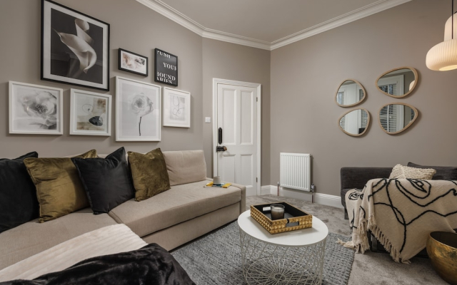 Beautiful 3 Bed House - Habita Property