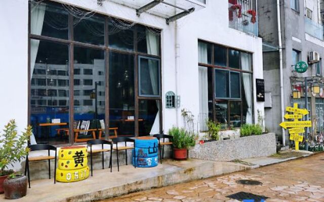 Zero Five One Seven Boutique Hotel (0517 Hotel)