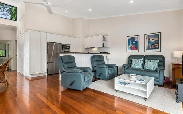 Kookaburra Lodge 4 Little Cove Road 8
