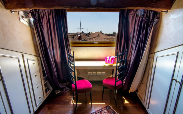 Opera Luxury Apartment