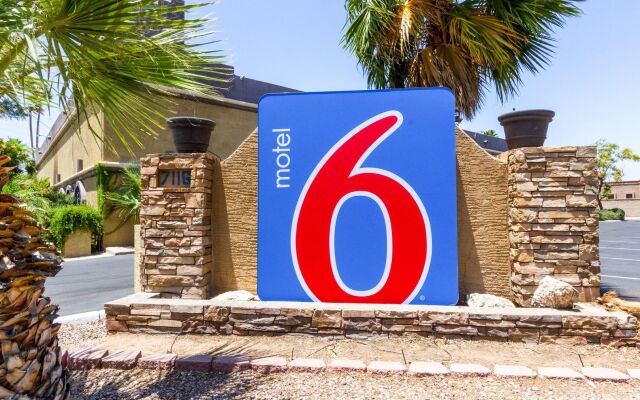 Motel 6 Glendale AZ