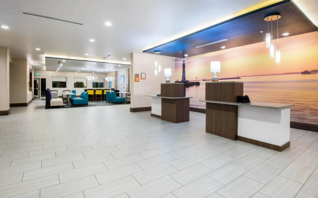 La Quinta Inn & Suites by Wyndham Buffalo Amherst