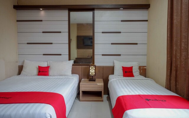 RedDoorz Plus Syariah near Laweyan Solo