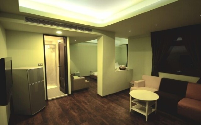 J.F Sleepless Ones Garden Hotel