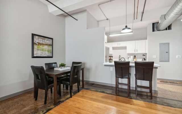 Spacious 2BR Downtown Retreat
