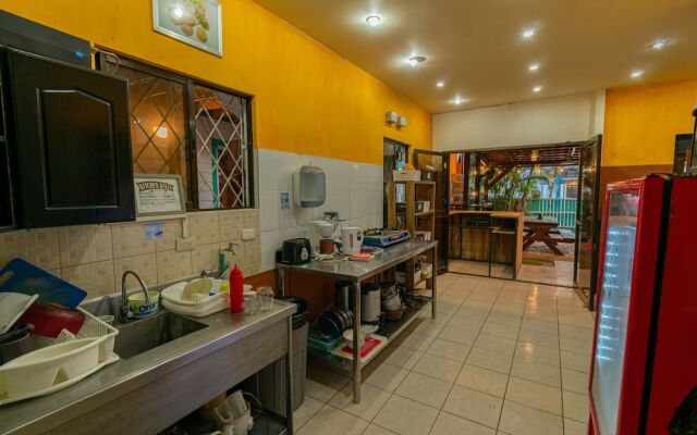 Tramonto ROJO Santa Teresa Guest House