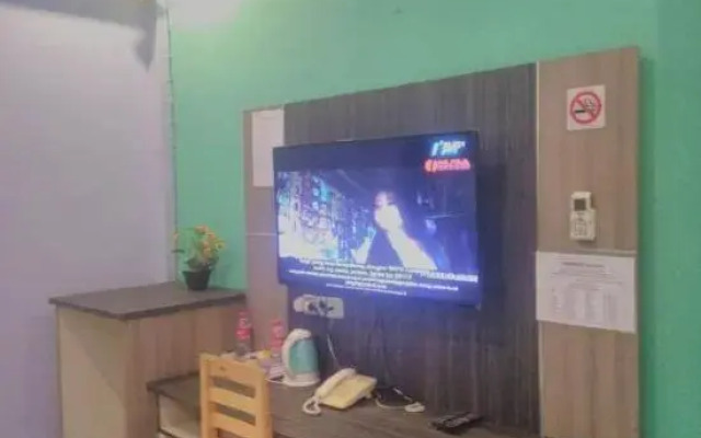 Queen Guest House by RedDoorz