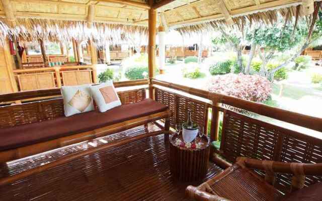 Pura Vida Beach & Dive Resort