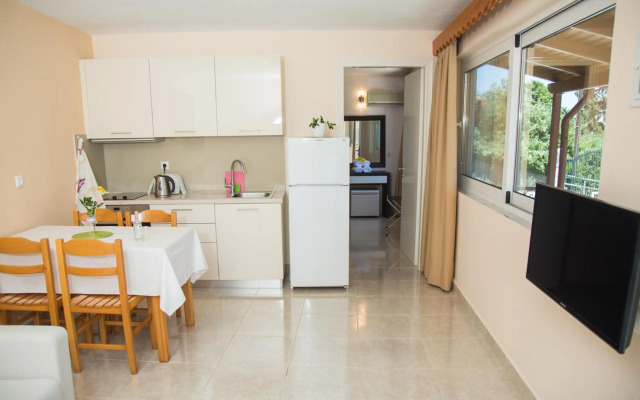 Brentanos Apartments ~ A ~ View of Paradise