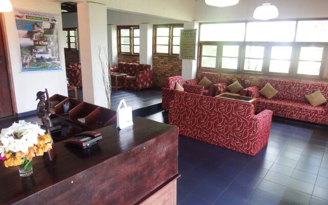 Welikande Hotel and Trekking Center