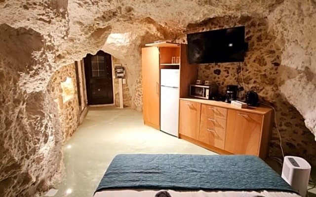 Anassa Cave by Estia