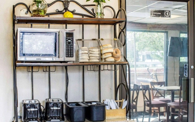 Econo Lodge Scranton near Montage Mountain