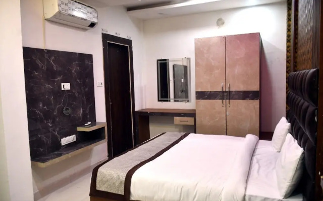Goroomgo Naman Hotel and Banquet Kanpur