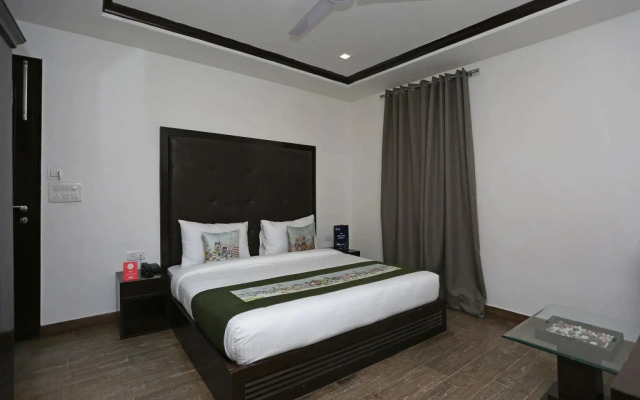 OYO Premium Bhikaji Cama Place