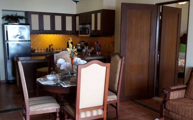 Unique Master 1 Bedroom Suite 1 King