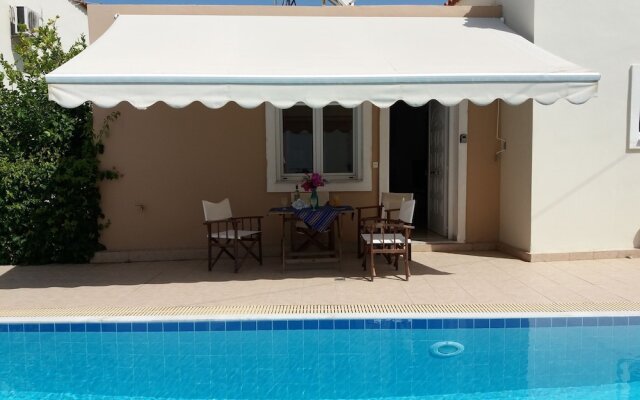 Luxurious Holiday Home in Vamos Plaka With Swimming Pool