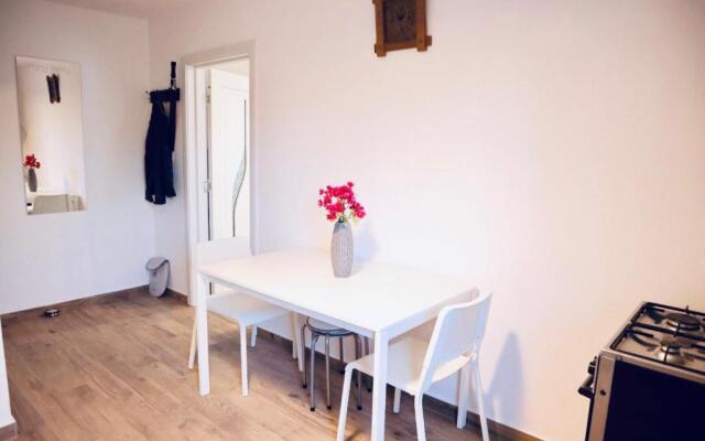 Modern apartment just near center I10