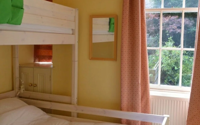 Traditional Georgian Flat in New Town, Sleeps 5-6