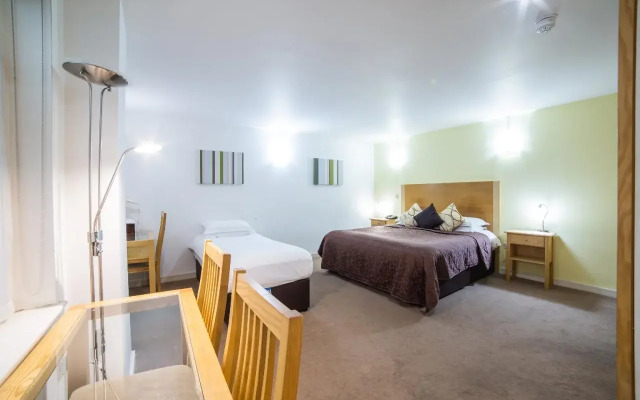 OYO The Cleveland Hotel