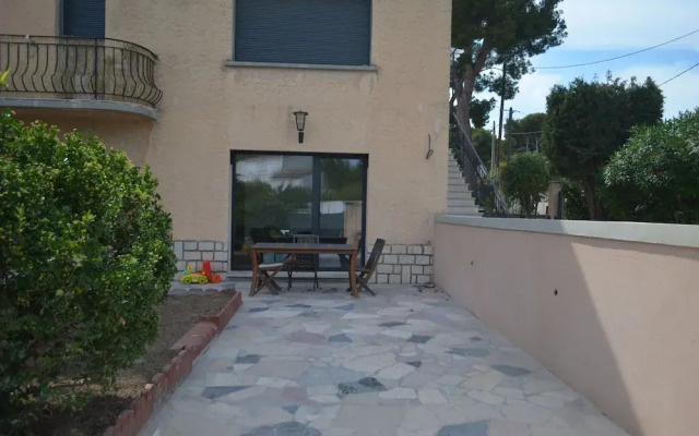 App. 100m2 avec jardin proche plages