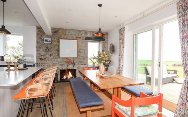 Bryn Odol Bach