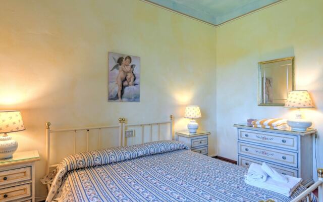 Beautiful Farmhouse in San Vivaldo with Swimming Pool