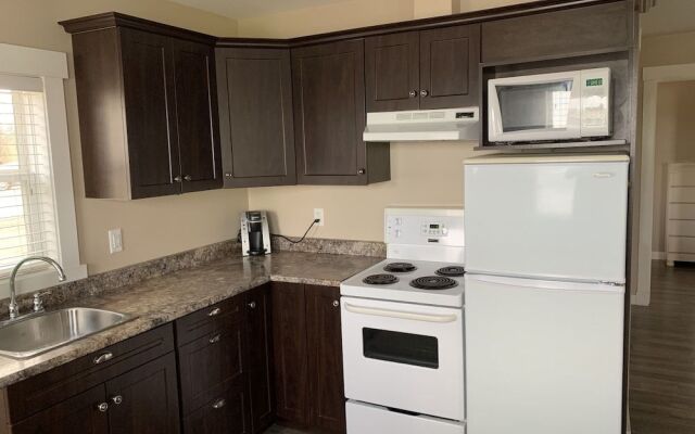 The Lionstone Inn Motel and Cottages