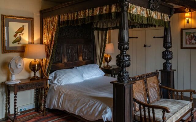 The George Inn & The Plaine