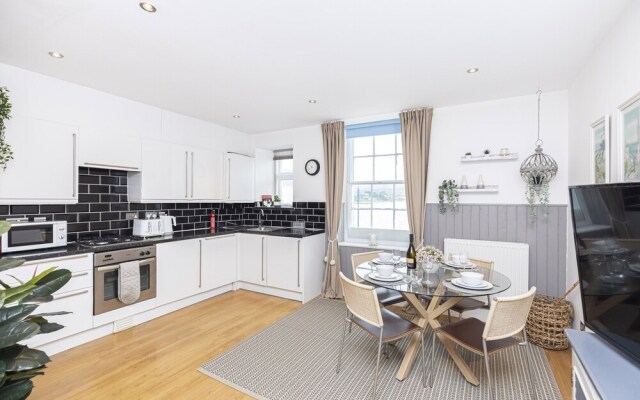 Stunning 1-bed Apartment Overlooking Swanage Bay
